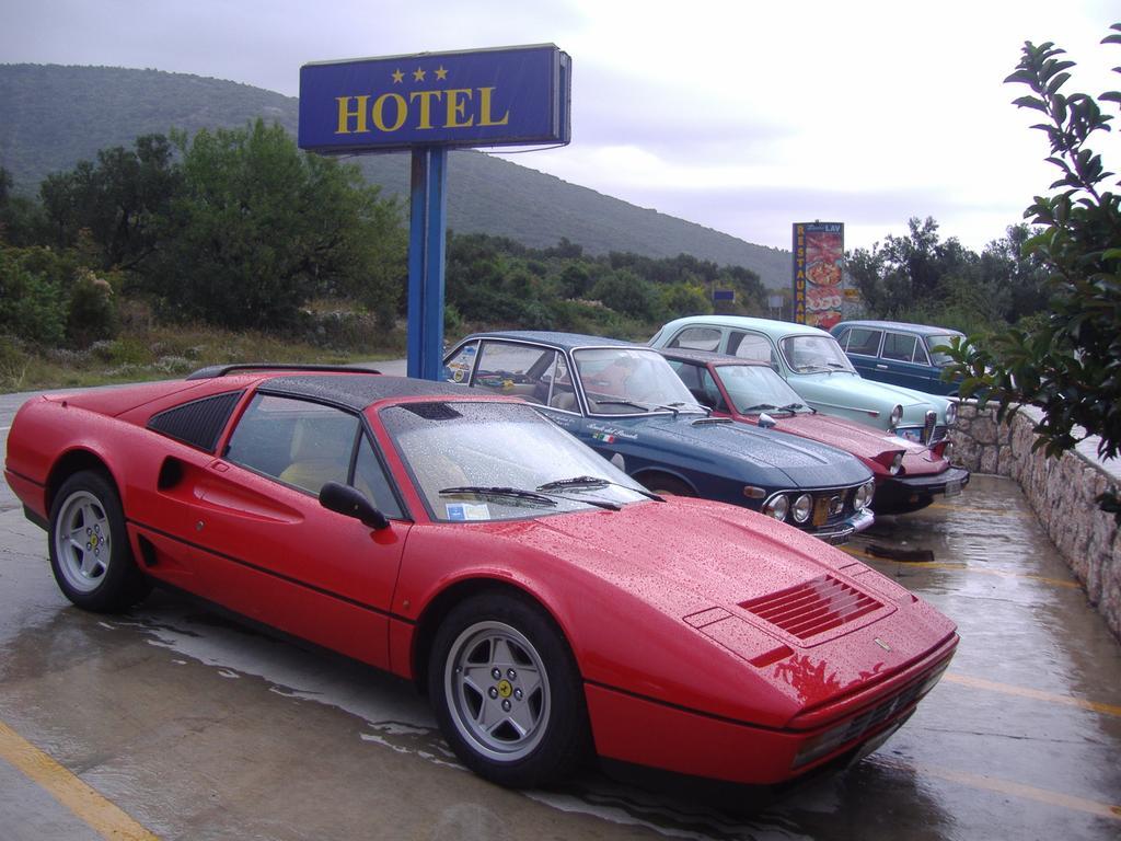 Hotel Zlatni Lav Martinscica  Exterior photo